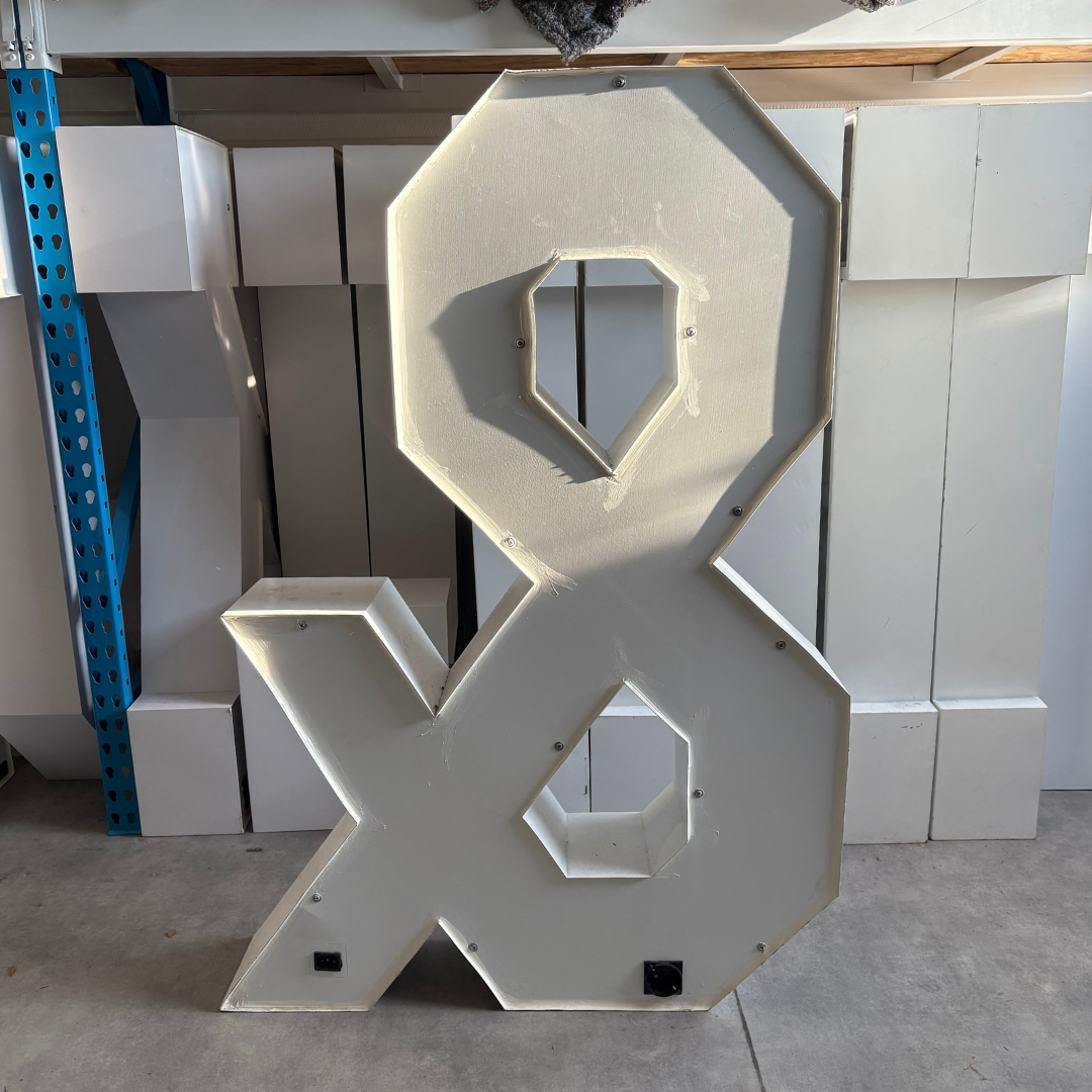 Caractère Géant Lumineux "&" – Image 2