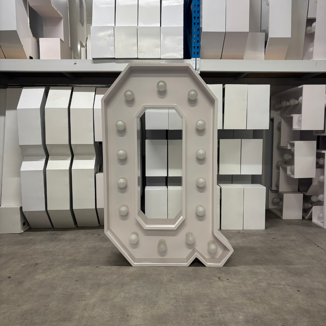 Lettre Géante Lumineuse "Q"